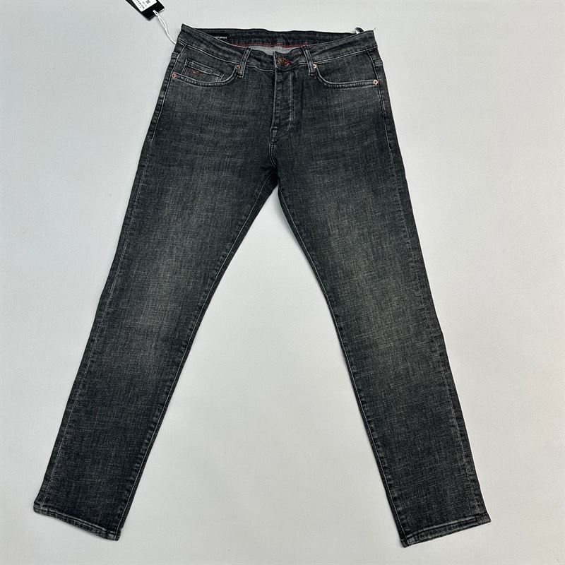 EA Jeans